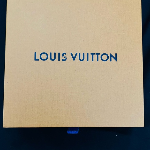 Louis Vuitton Outline Headband - Picture 13 of 13